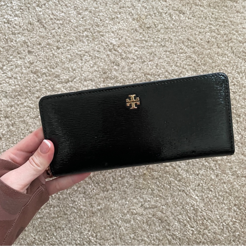 Tory Burch Black Patent Leather continental walle